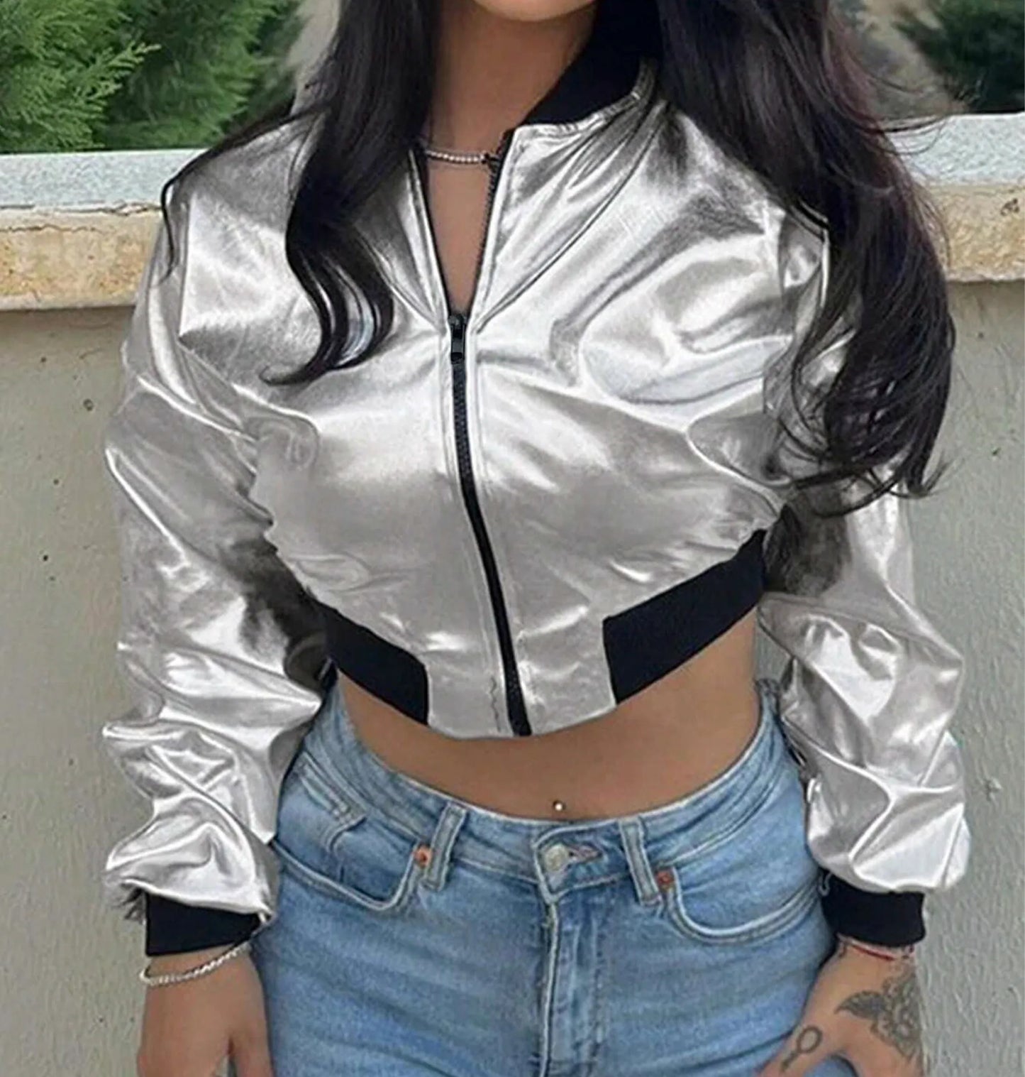 Jaqueta cropped metálica