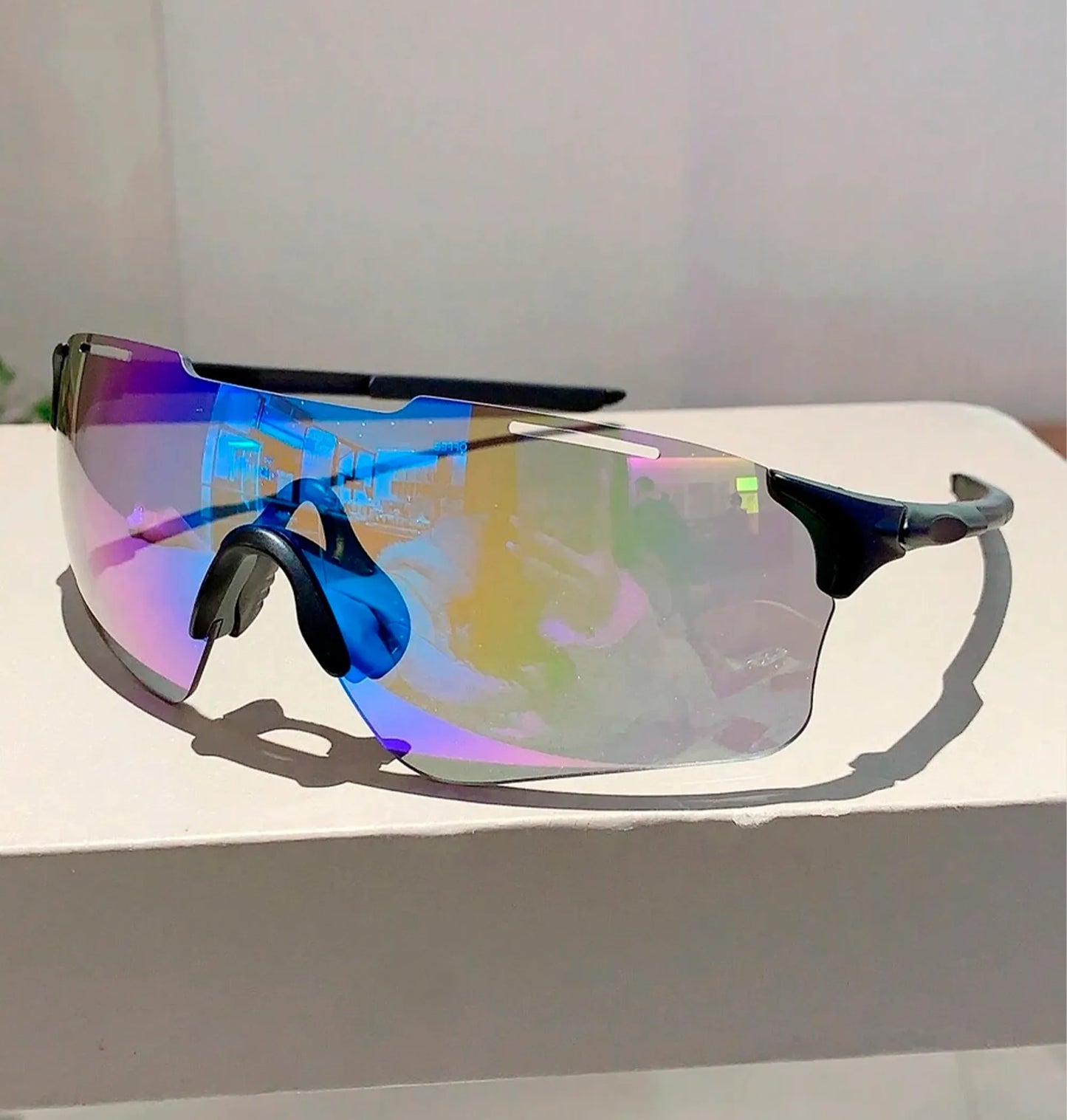 Óculos Esportivo Envolvente – Estilo Futurista e Versátil