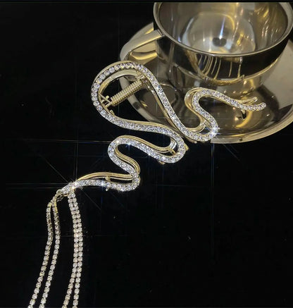 Presilha Piranha Cobra Luxo Cravejada