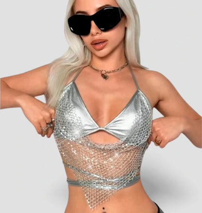 Top com decote halter, rede e glitter, com alças e costas abertas